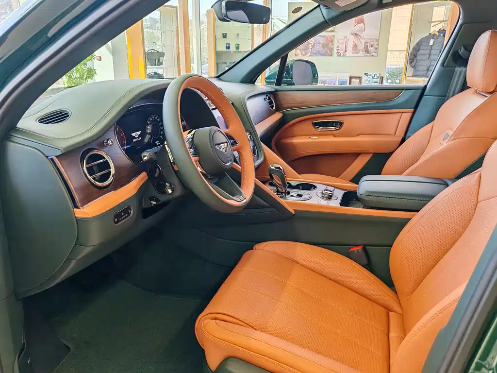 Bentayga 4.0 T V8 LWB Range
