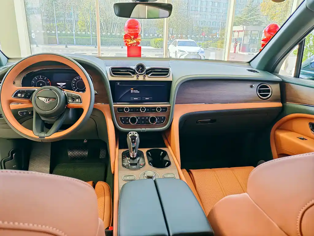 Bentayga 4.0 T V8 LWB Range