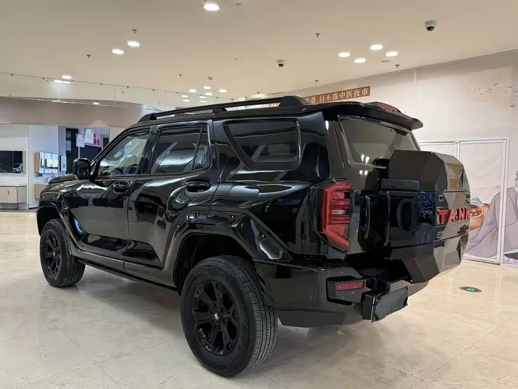 Tank 400 NEV Hi4-T Offroad