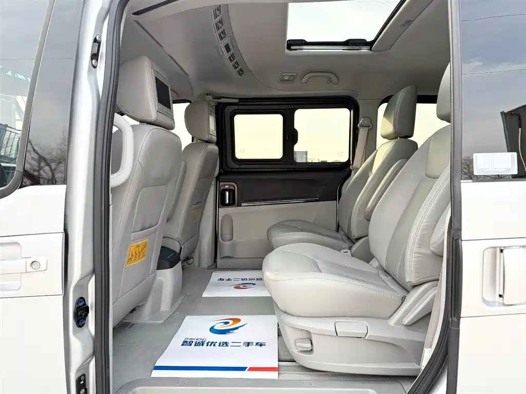 Refine M5 2.0 T Gasoline Auto Distinguished
