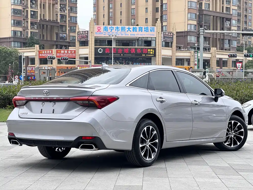 Avalon 2.5 L Luxury