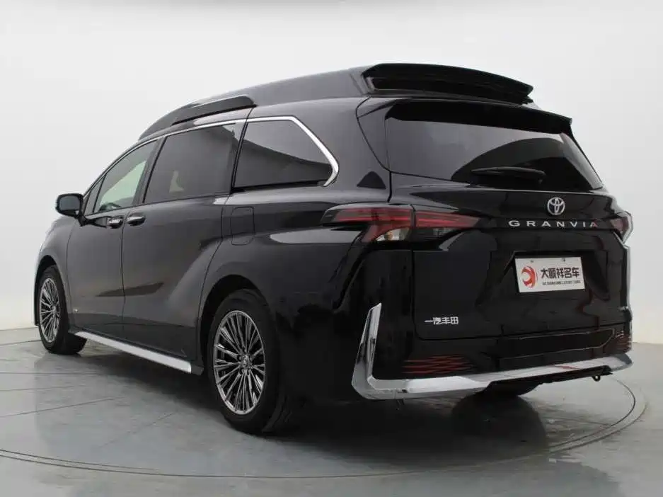 Granvia 2.5 L Hybrid Comfort