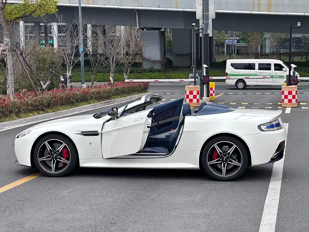 V8 Vantage 4.7 L S Britain Limited Convertible