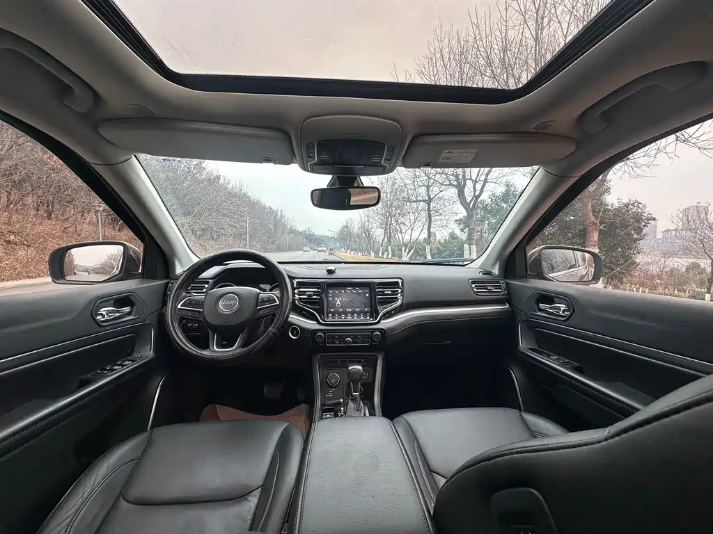 Grand Commander 2.0 T 4 WD Premium Navigation CN-V