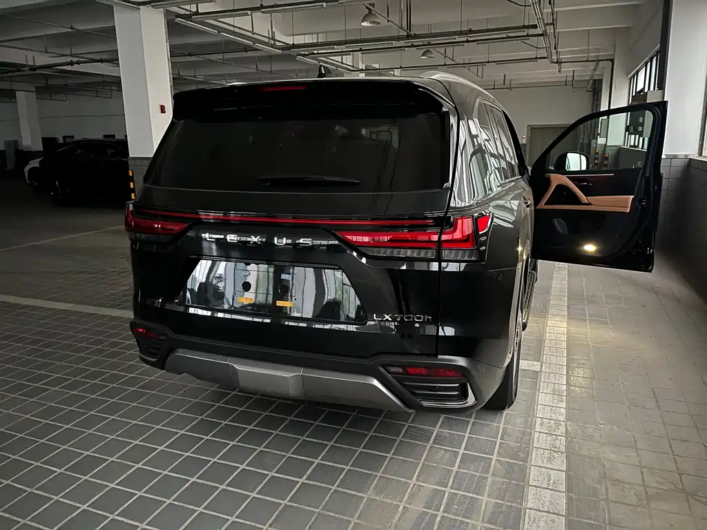 Lexus LX 700 h Territory