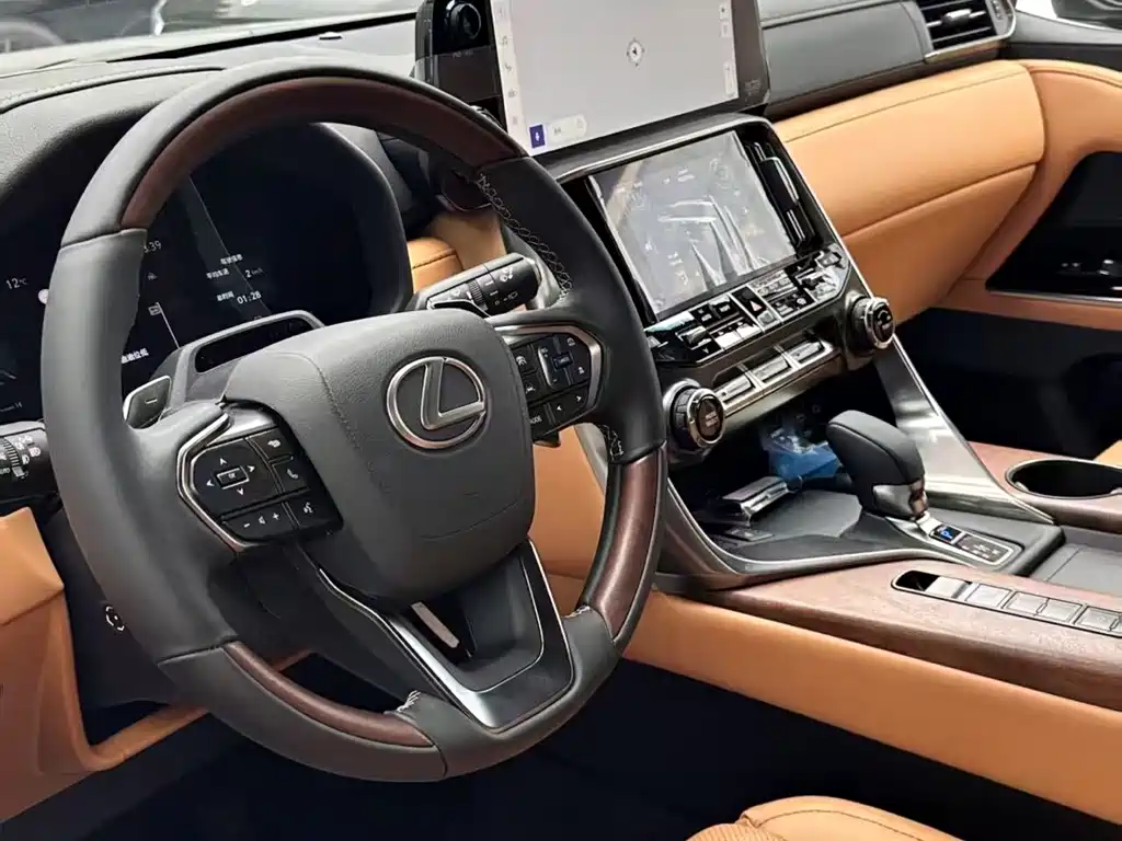 Lexus LX 700 h Territory