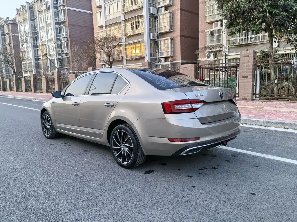 Octavia TSI280 DSG Luxury