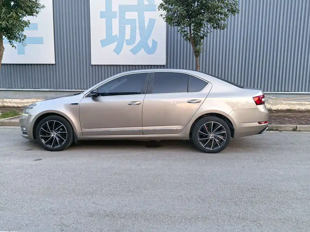 Octavia TSI280 DSG Luxury