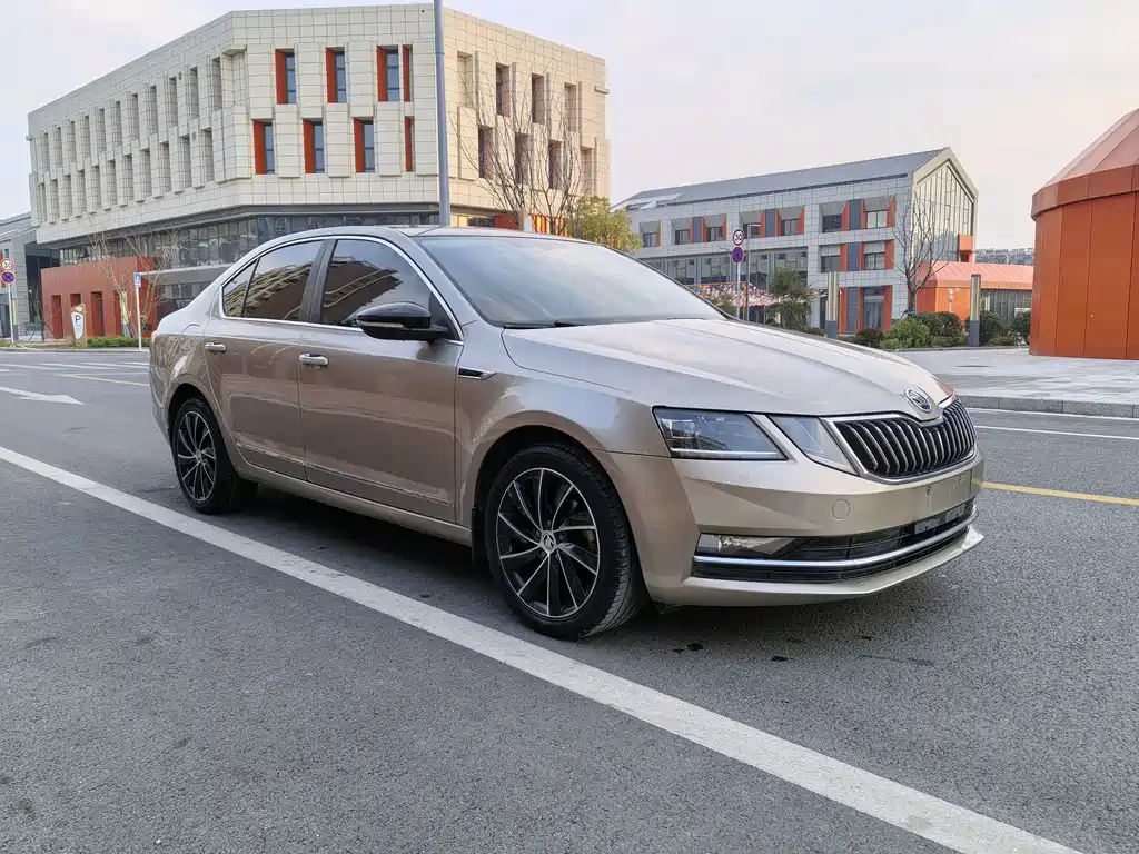 Octavia TSI280 DSG Luxury