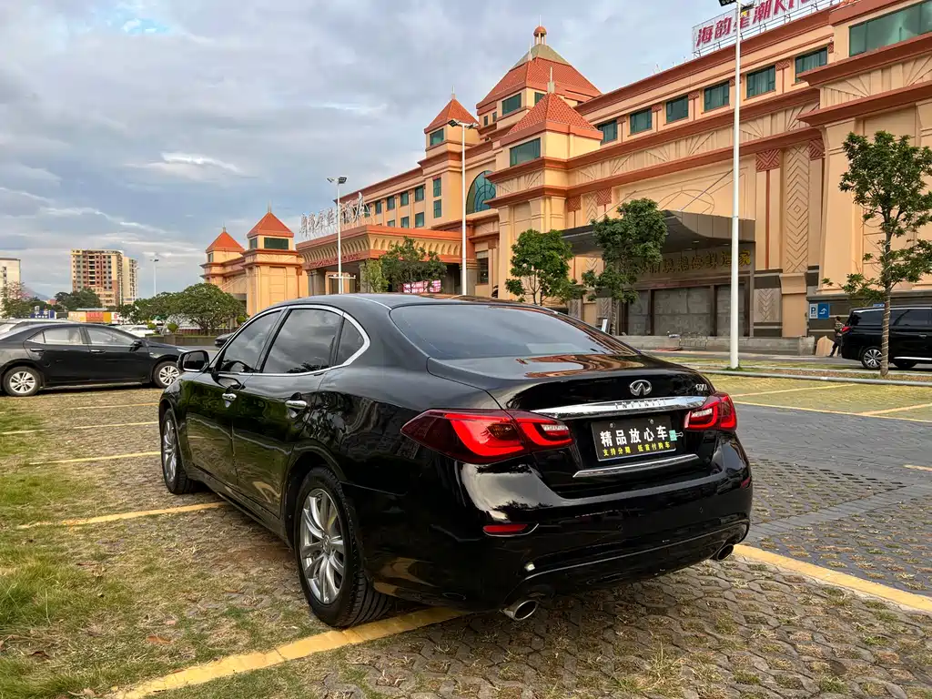 Infiniti Q70 Q70 L 2.5 L Elite
