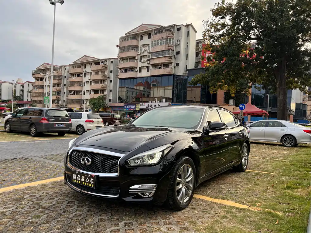 Infiniti Q70 Q70 L 2.5 L Elite