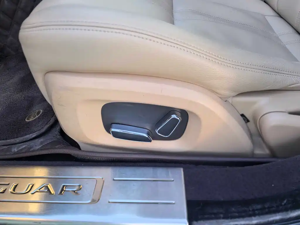 Jaguar XJ XJL 2.0 T 2 WD Graceful Business