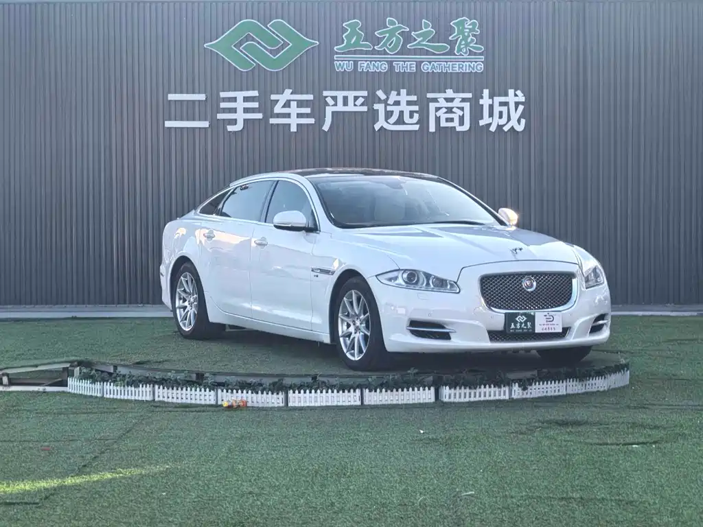 Jaguar XJ XJL 2.0 T 2 WD Graceful Business