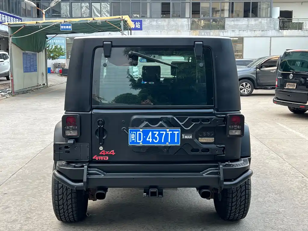 Wrangler 3.8 L Sahara 4-door