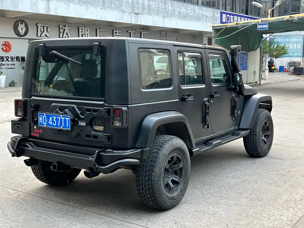 Wrangler 3.8 L Sahara 4-door