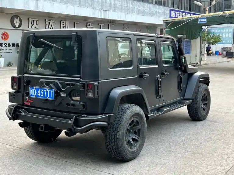 Jeep Wrangler 3.8 L Sahara 4-door