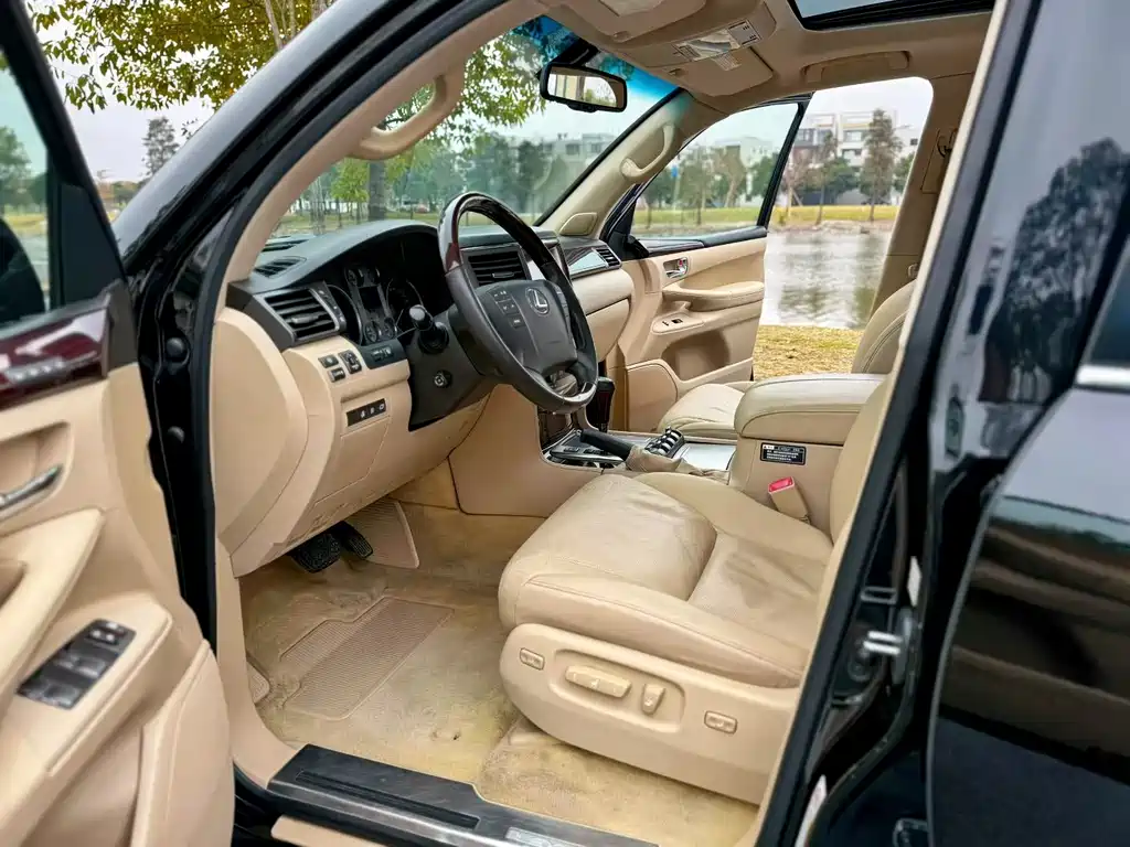 Lexus LX 570