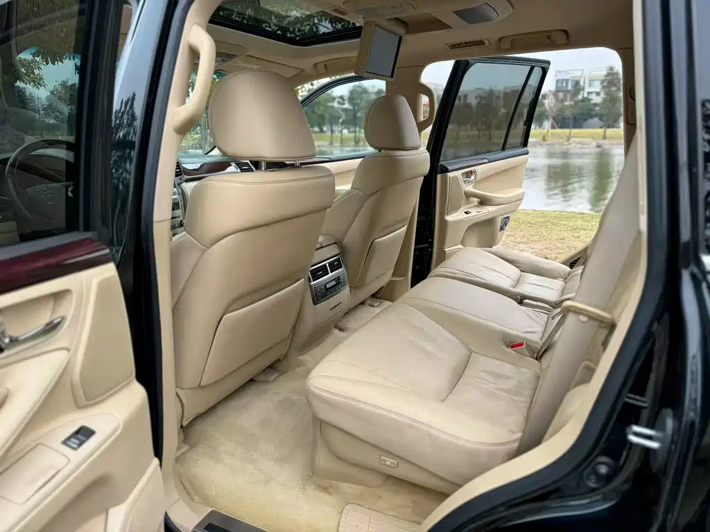 Lexus LX 570