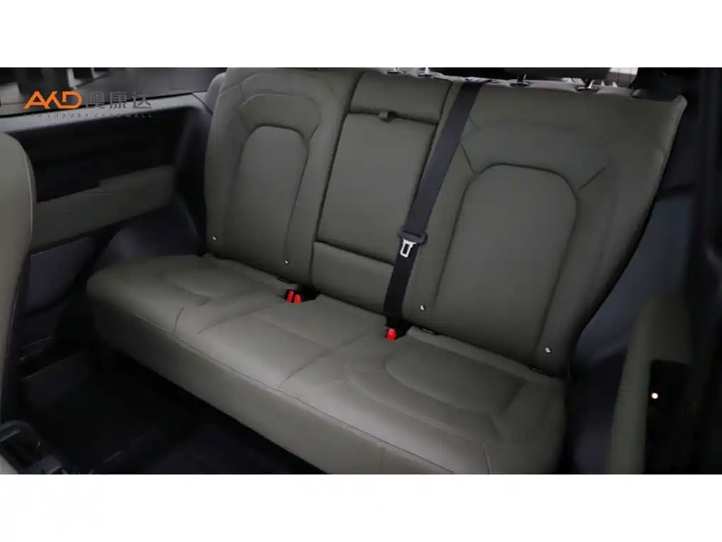 Land Rover Defender Facelift 90 P300 SE