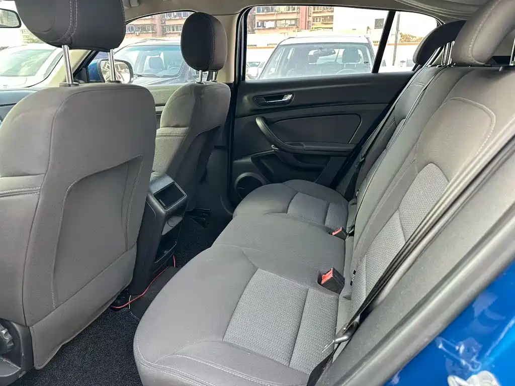Qoros 5 1.6 T Auto Leading