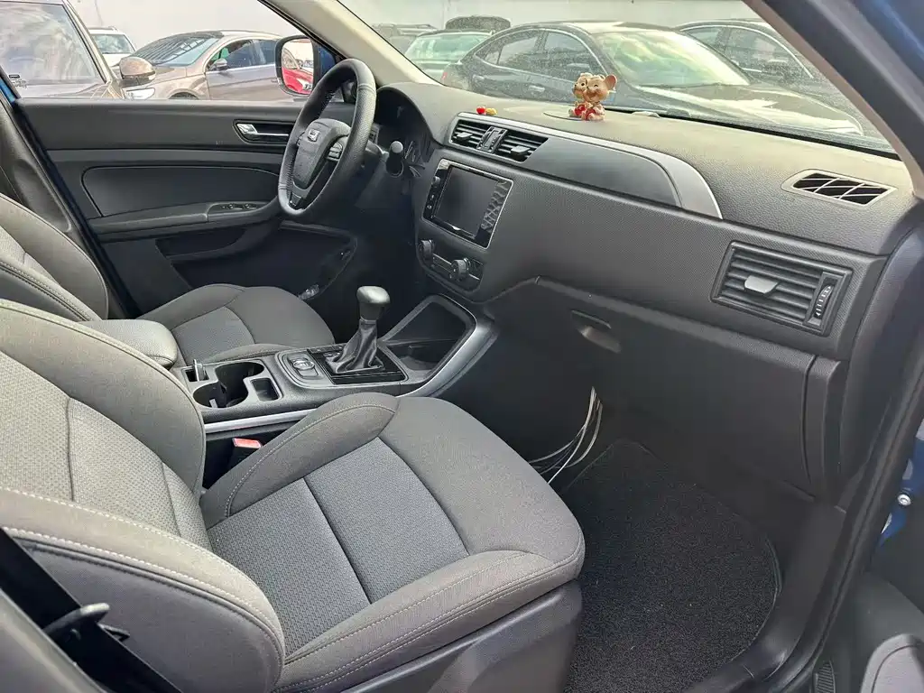 Qoros 5 1.6 T Auto Leading