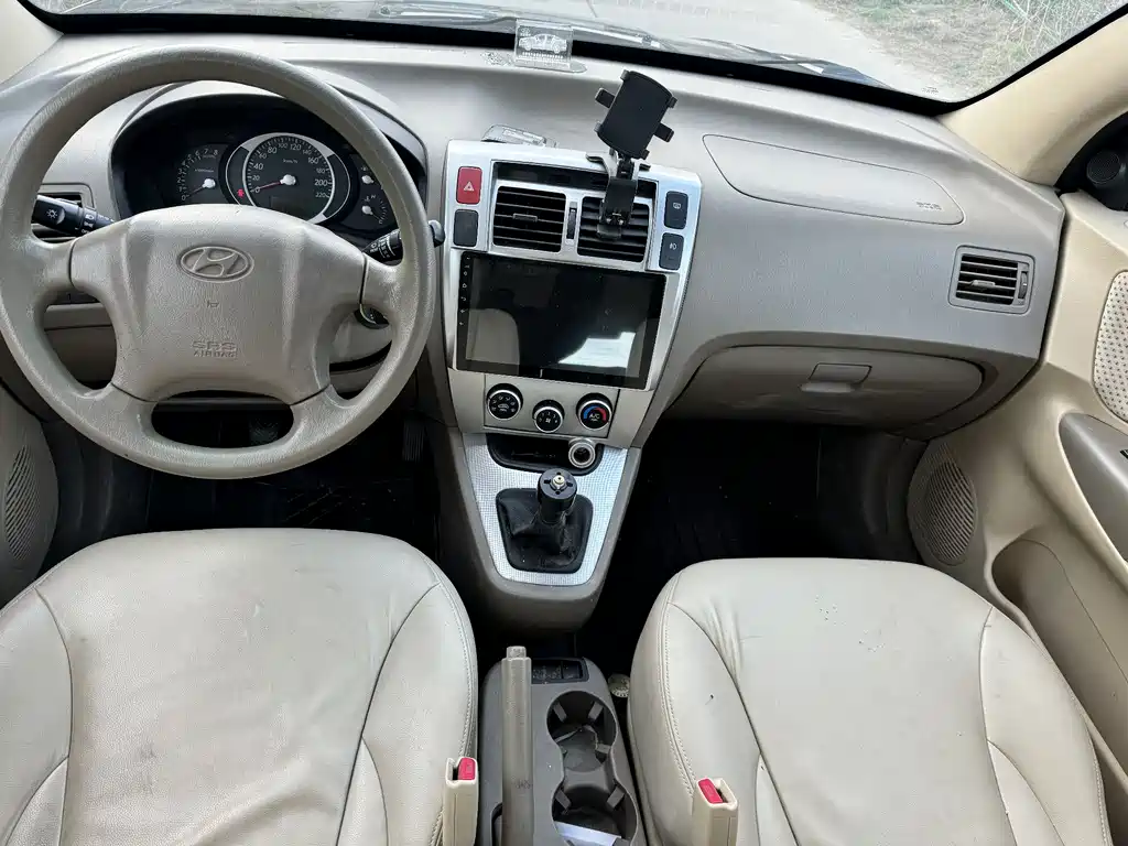 Tucson 2.0 L Manual 2 WD Fashion