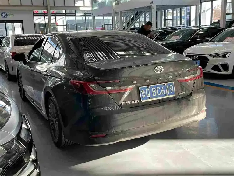 Toyota Camry Dual Engine 2.0 HG Radiance