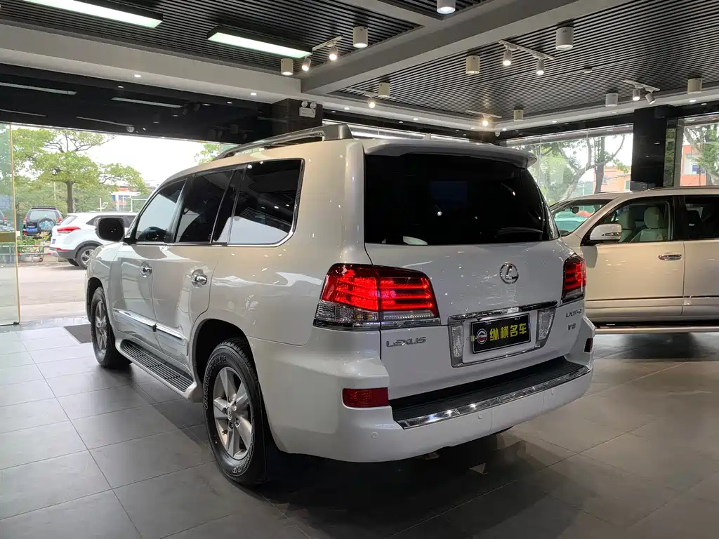 Lexus LX 570