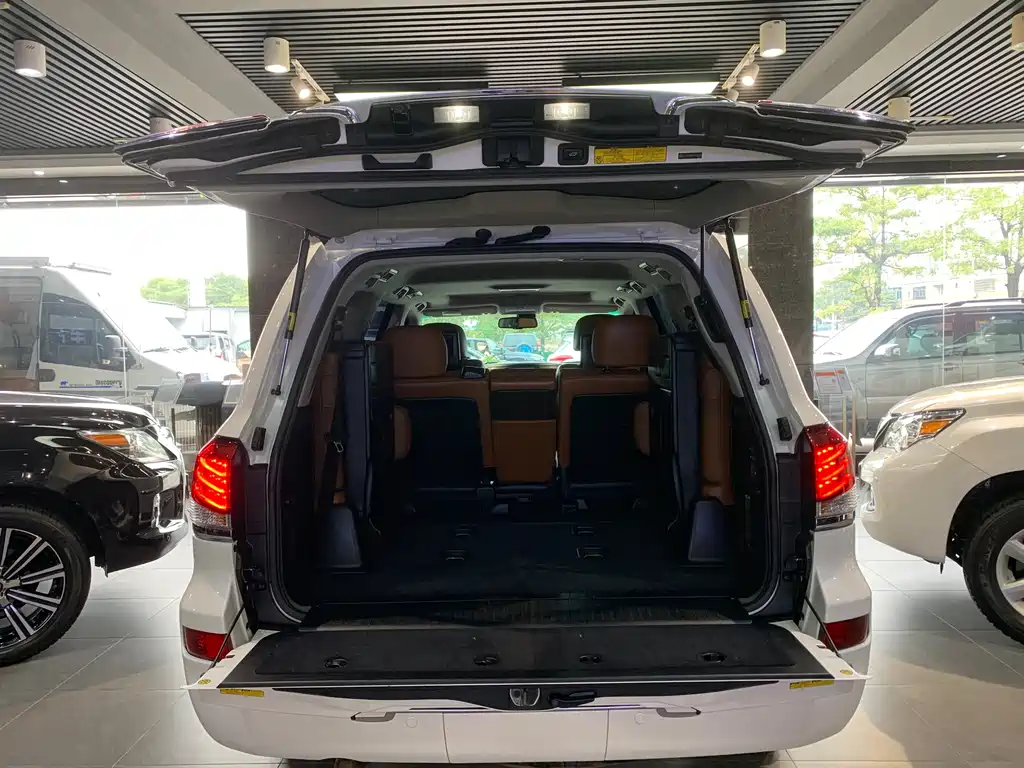 Lexus LX 570