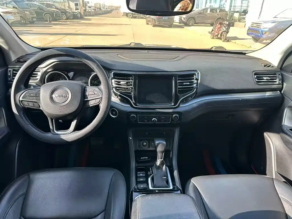 Commander 2.0 T 2 WD Pleasure CN-V