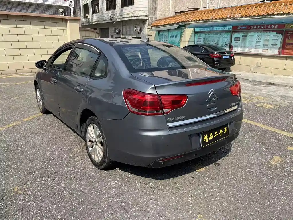 C-Quatre Sedan 1.6 L Manual Fashionable