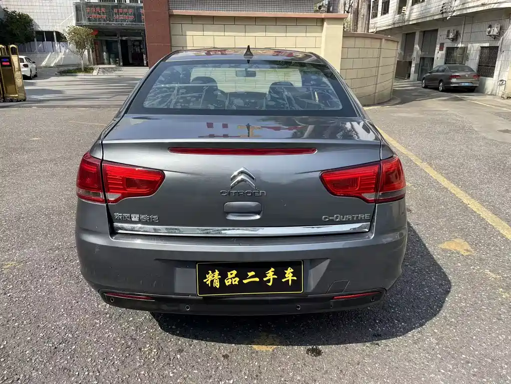 C-Quatre Sedan 1.6 L Manual Fashionable