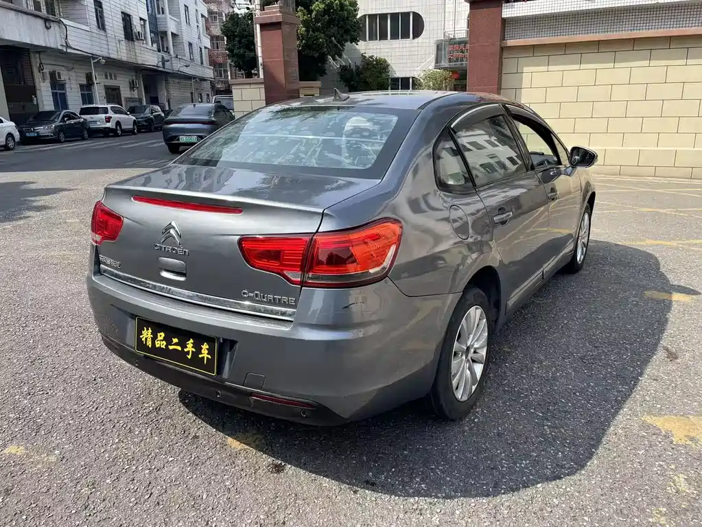 C-Quatre Sedan 1.6 L Manual Fashionable