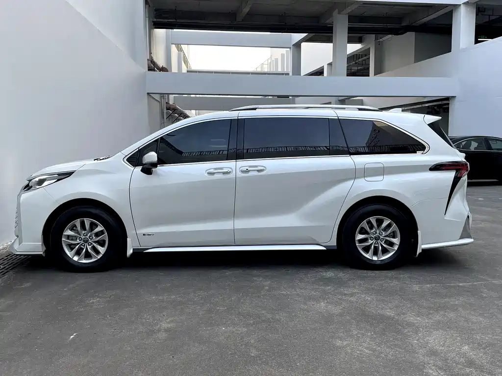 Granvia 2.5 L Hybrid Comfort