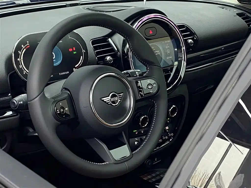 MINI CLUBMAN Facelift 1.5 T COOPER Connoisseur