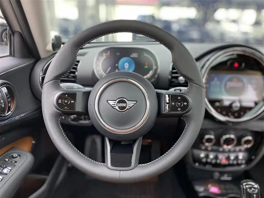 MINI CLUBMAN Facelift 1.5 T COOPER Connoisseur
