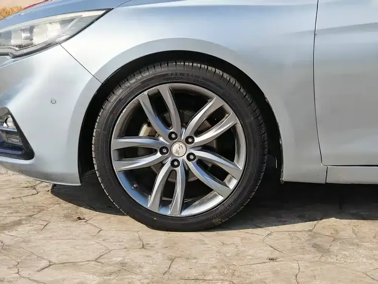 Hongqi H5 30 TD Connected Royal Motion