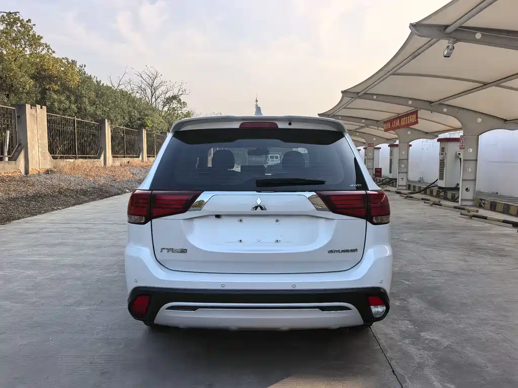 Outlander 2.4 L 4 WD Enjoyment 5-seat
