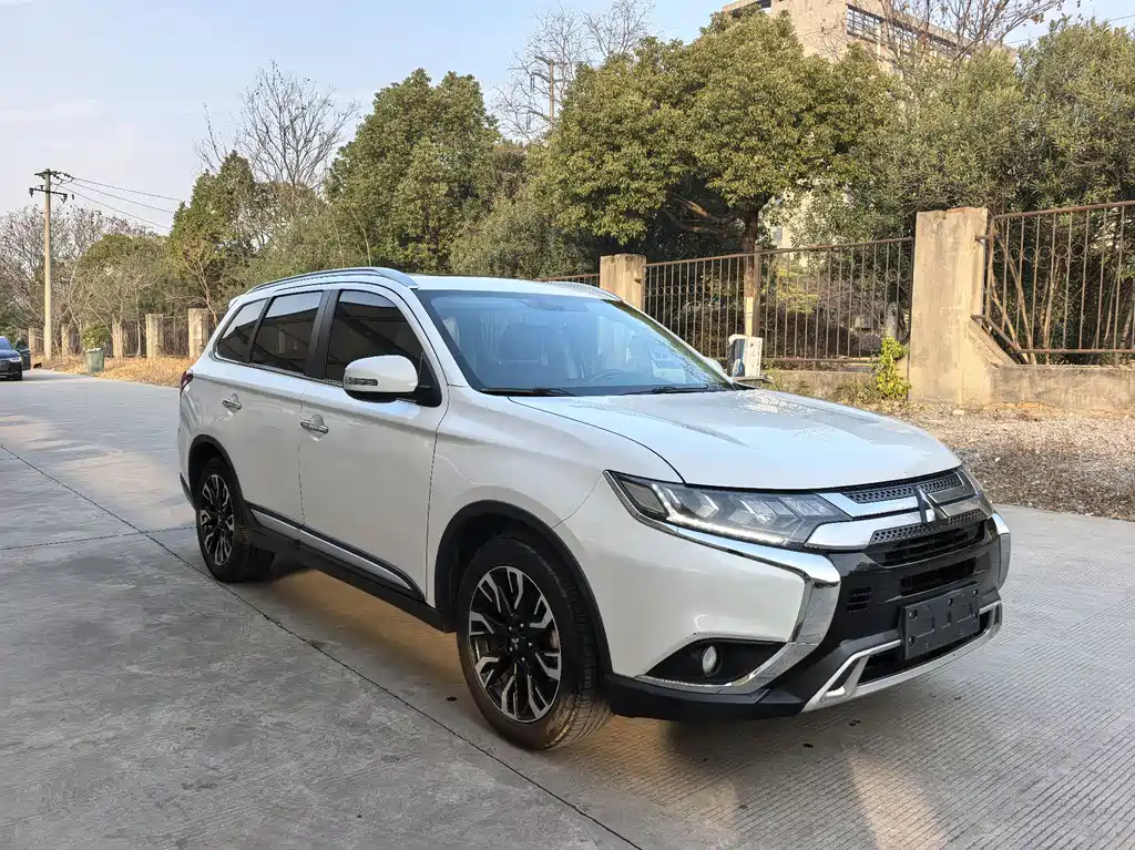 Outlander 2.4 L 4 WD Enjoyment 5-seat