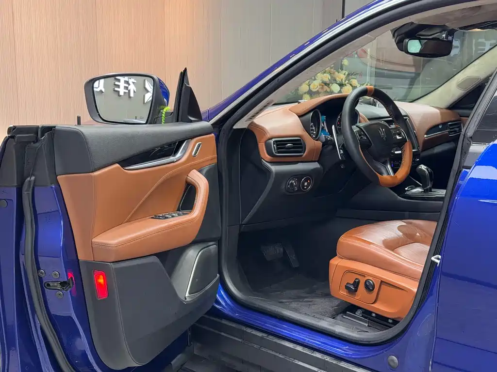Levante 3.0 T Standard