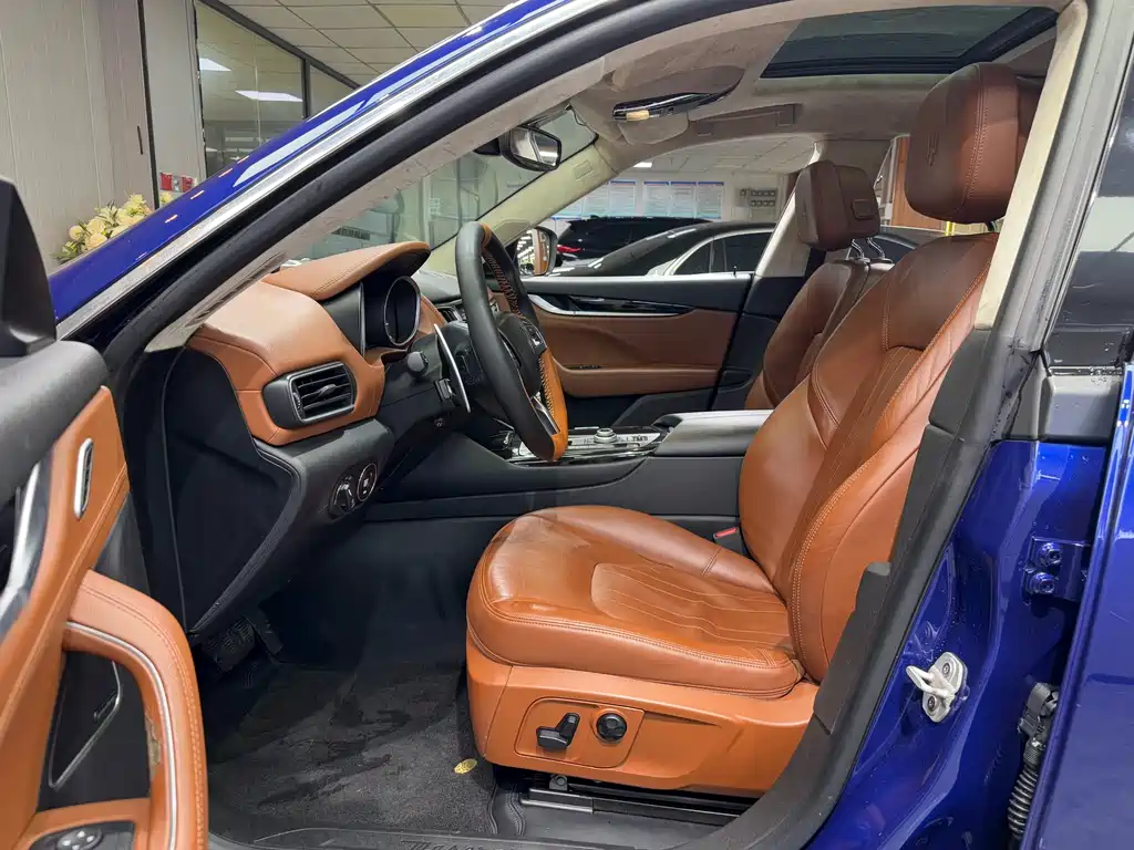 Levante 3.0 T Standard