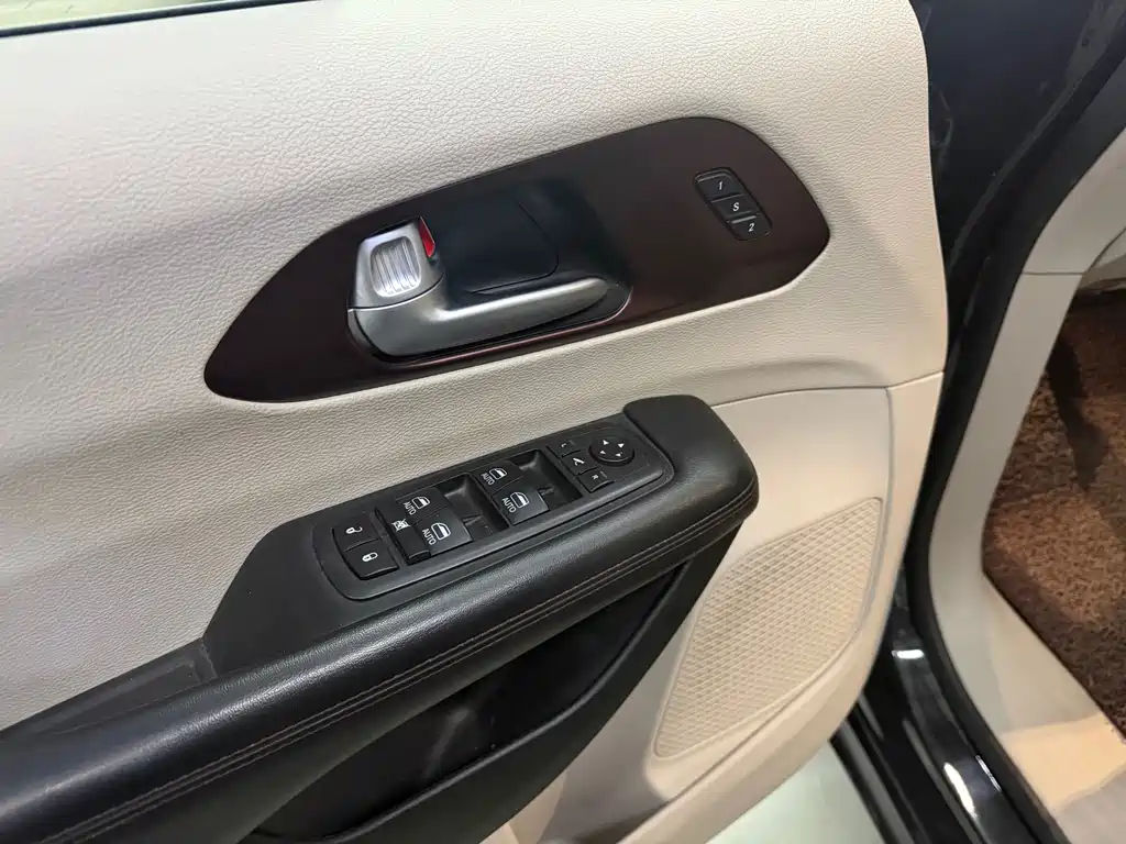 Pacifica (Import) 3.6 L Premium