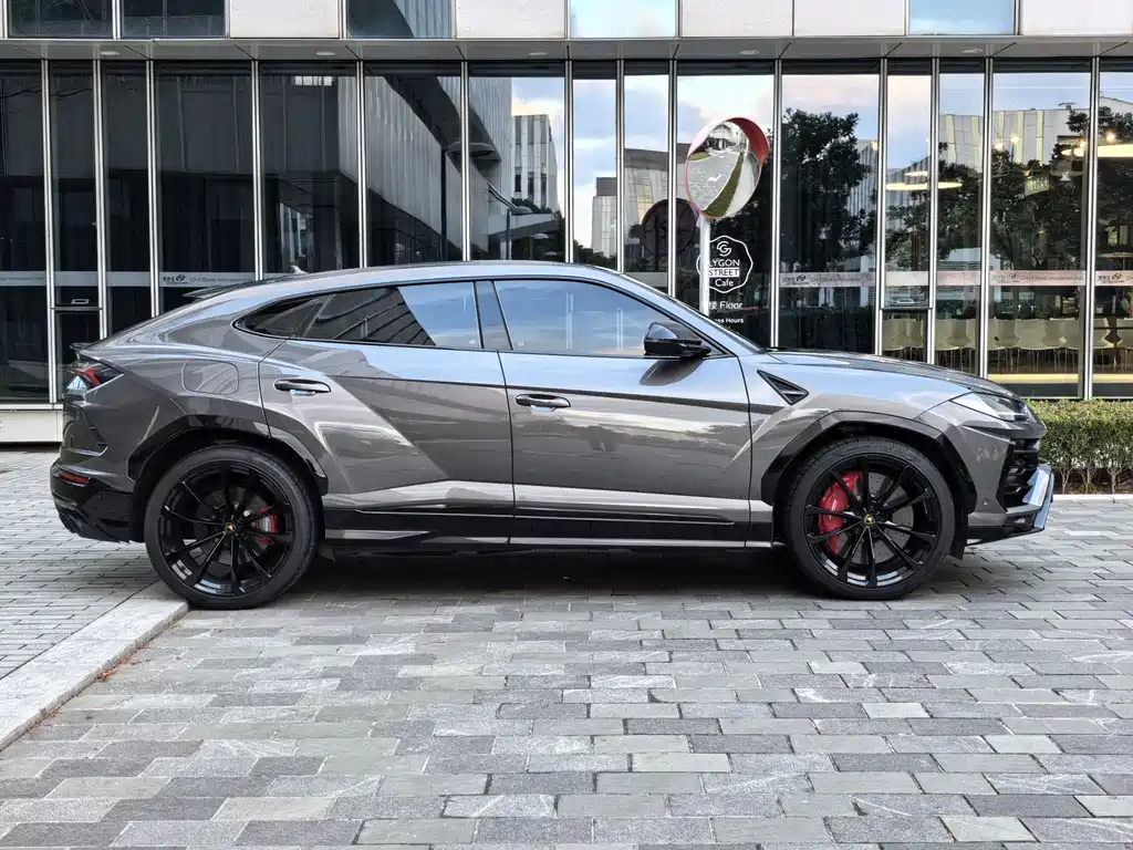 Urus 4.0 T V8