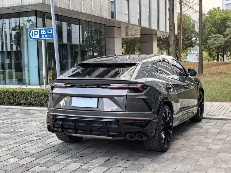 Lamborghini Urus 4.0 T V8