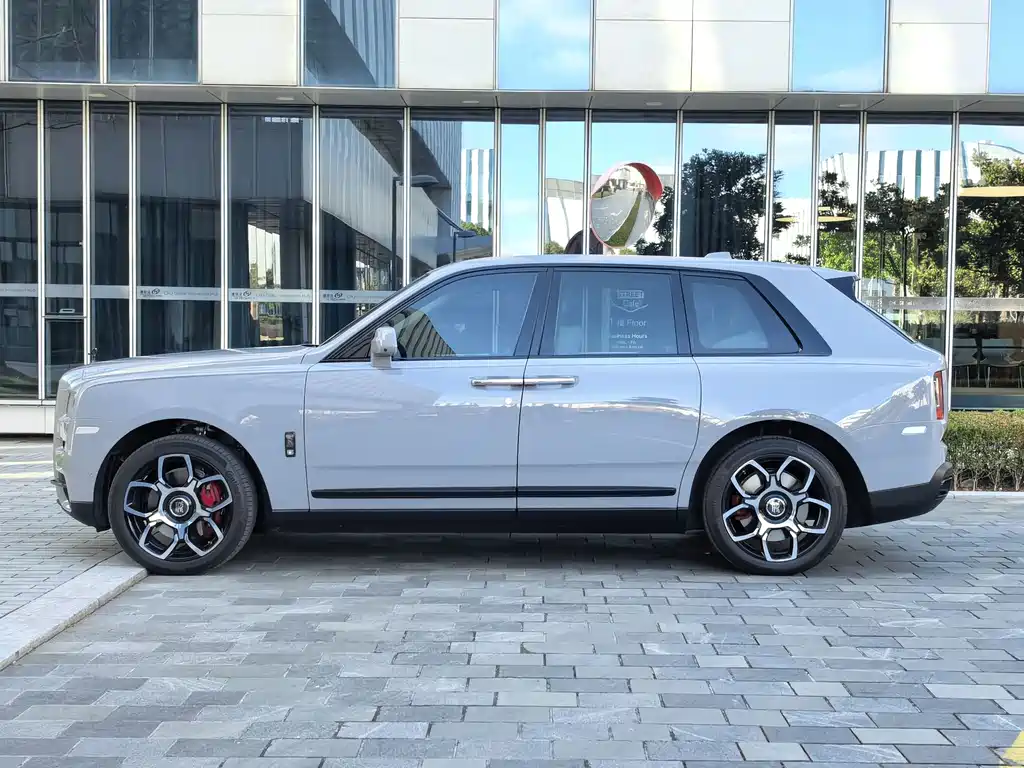 Cullinan Black Badge