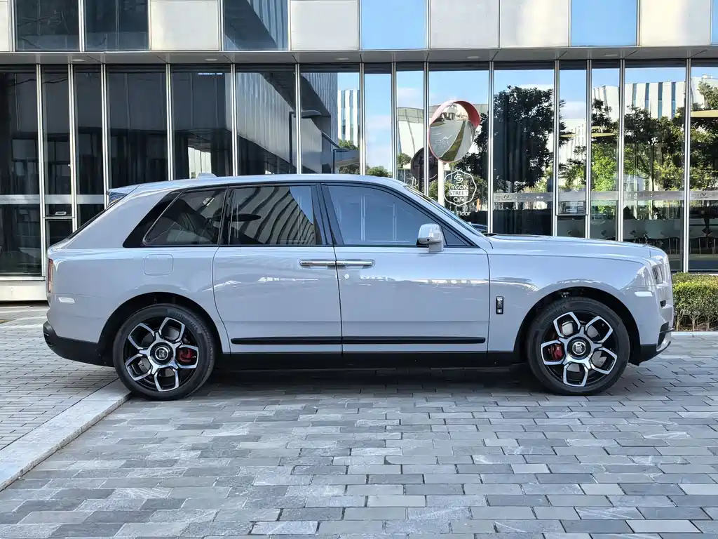Cullinan Black Badge