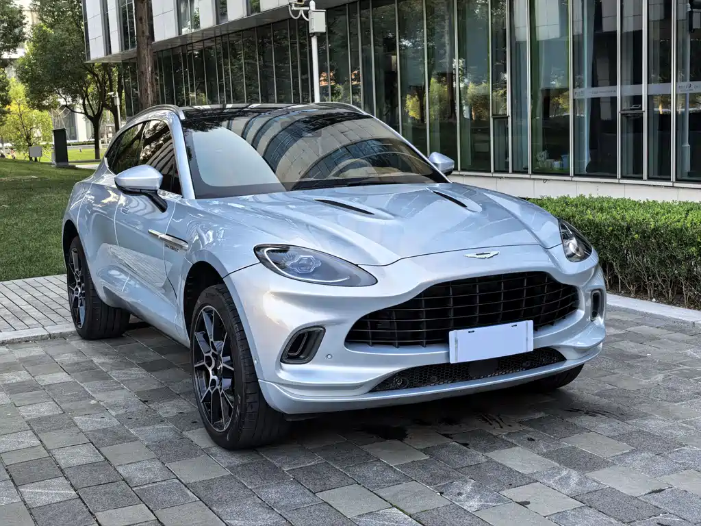 Aston Martin DBX 3.0 T STRAIGHT-SIX