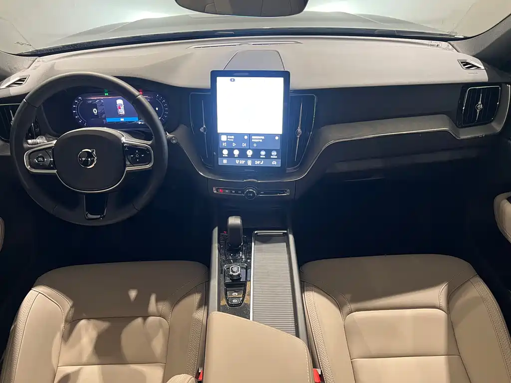 Volvo XC60 B5 4 WD Smart Ease Luxury