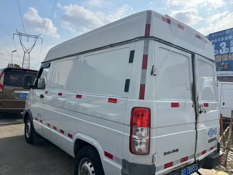 Iveco Deyi 2.8 T V35 Cargo 3-seat43 S5