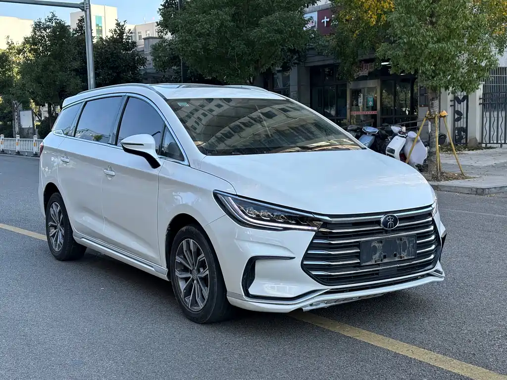 Song MAX Upgraded 1.5 T Auto Luxury 7-seat
